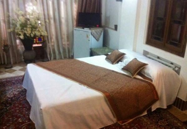 Historical Hotel Lab-e-Khandagh - accommodation in iran